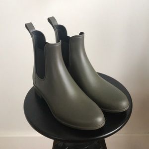 A new Day Green Chelsea Rain Booties Sz 7.5-8